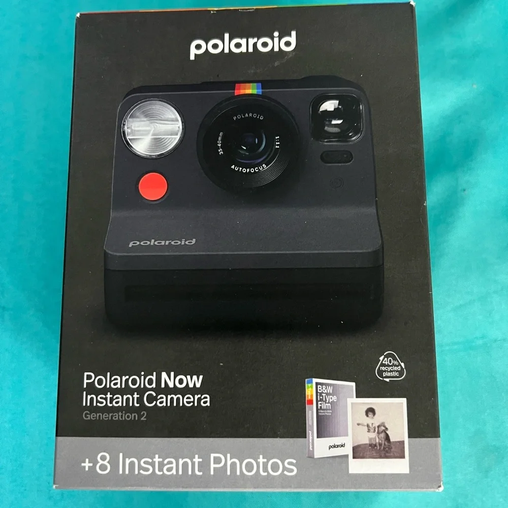 Polaroid Now Instant Camera Gen 2 + 8 Instant Photos Bundle BLACK - BRAND NEW 💯
